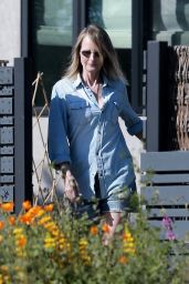 Helen Hunt - Visiting Her Ex Matthew Caranahan in Santa Monica 05/01/2020