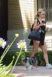 Holly Madison - Out in LA 05/03/2020