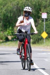 Isla Fisher - Bike Ride in Los Angeles 05/04/2020