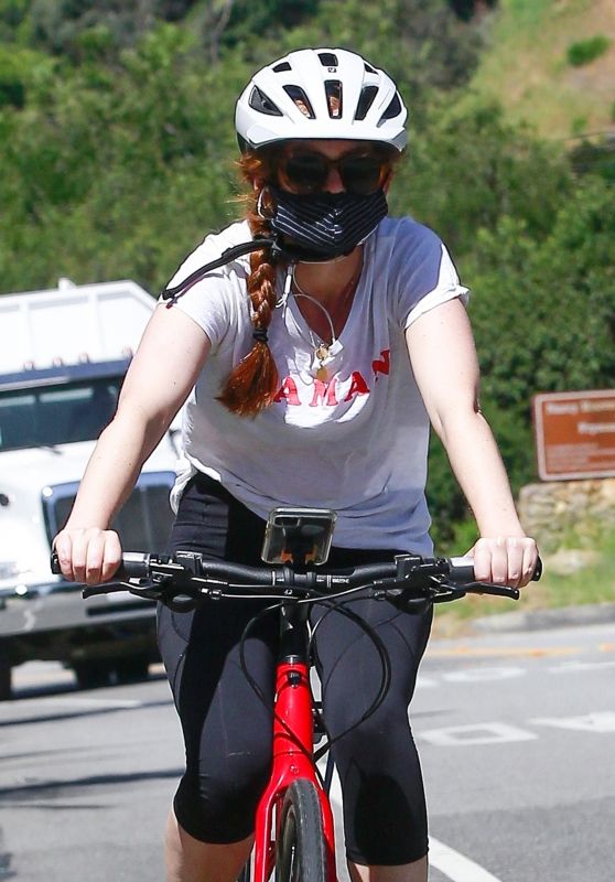 Isla Fisher - Bike Ride in Los Angeles 05/04/2020