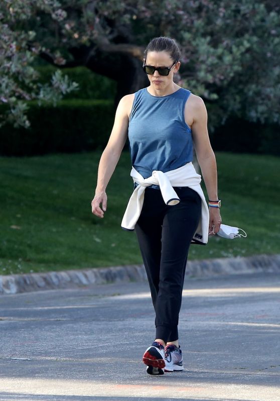 Jennifer Garner - Out in Pacific Palisades 05/24/2020