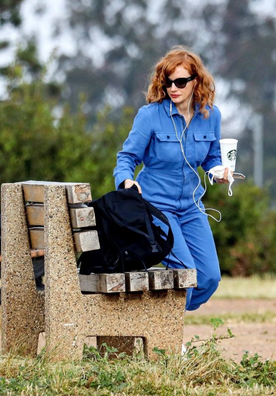 Jessica Chastain - Takes a Seat on a Bench in Pacific Palisades 05/08/2020