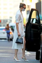 Karlie Kloss in Casual Outfit – NYC 05/12/2020 (more photos)
