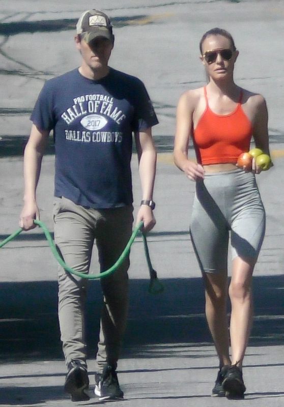 Kate Bosworth in Skintight Activewear 05/25/2020