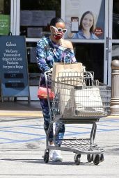 Kelly Rowland in an Off-The-Shoulder Tie-Dye Sweatsuit - Shopping in LA 05/11/2020