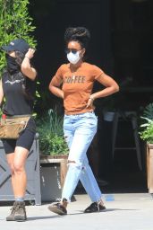 Kelly Rowland in Ripped Jeans - Shopping For House Plants in LA 05/19/2020