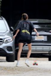 Kendall Jenner - Skateboarded in Los Angeles 05/12/2020