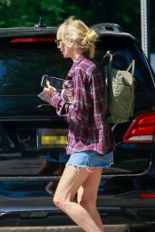 Kimberly Stewart - Out in Studio City 05/10/2020