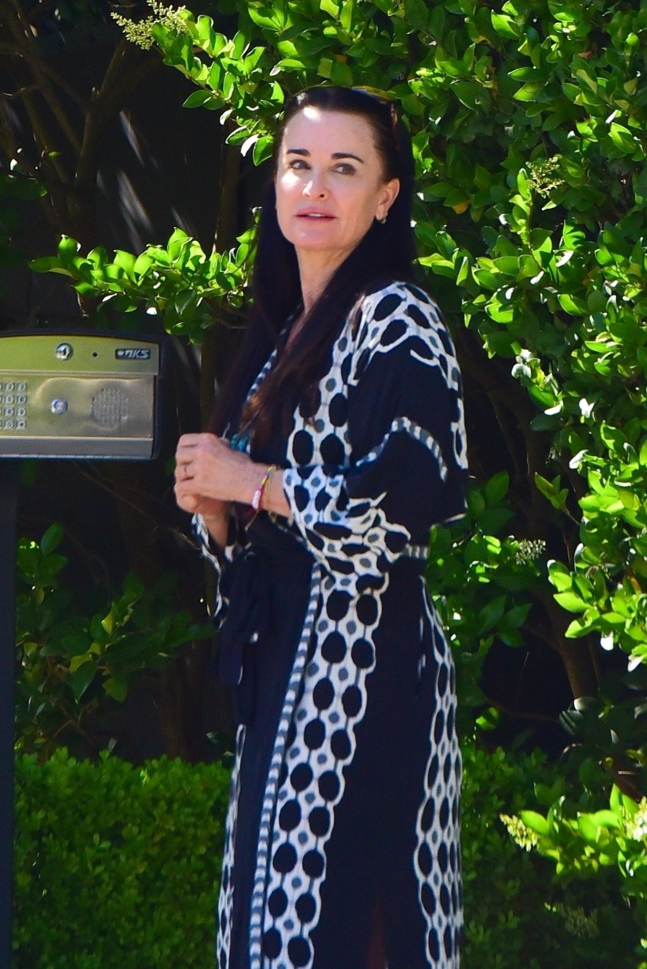 Kyle Richards - Out in Beverly Hills 05/05/2020 • CelebMafia