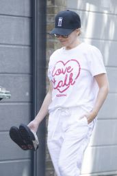 Kylie Minogue - Out in London 05/25/2020