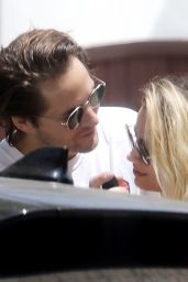 Margot Robbie and Tom Ackerley in a Passionate Embrace in Los Angeles 05/09/2020