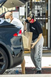 Miley Cyrus - Shopping in Los Angeles 05/17/2020