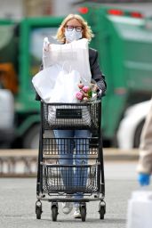Naomi Watts - Gocery Shopping in the Hamptons 05/26/2020