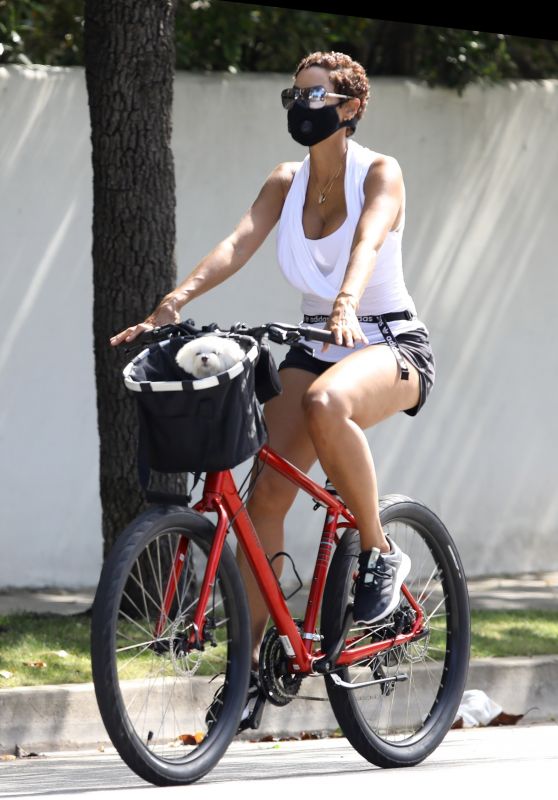 Nicole Murphy - Bike Ride in LA 05/26/2020