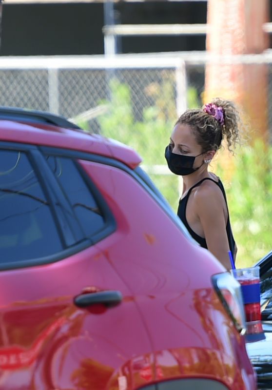 Nicole Richie - Out in Los Angeles 05/25/2020