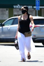 Nikki Bella Shows Her Growing Baby Bump - Grocery Shopping in LA 05/01/2020