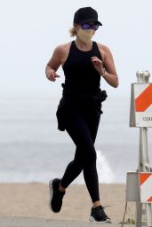 Reese Witherspoon - Jogging in Los Angeles 05/10/2020