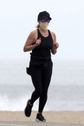 Reese Witherspoon - Jogging in Los Angeles 05/10/2020