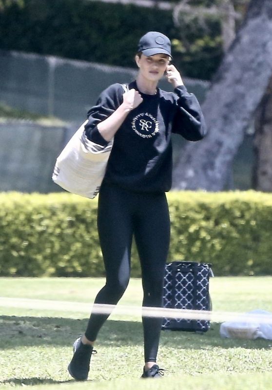 Rosie Huntington-Whiteley at the Park in LA 05/17/2020