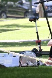 Rosie Huntington-Whiteley in All Black at the Park in LA 05/15/2020