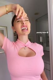Sophie Mudd - Personal Photos and Videos 05/10/2020