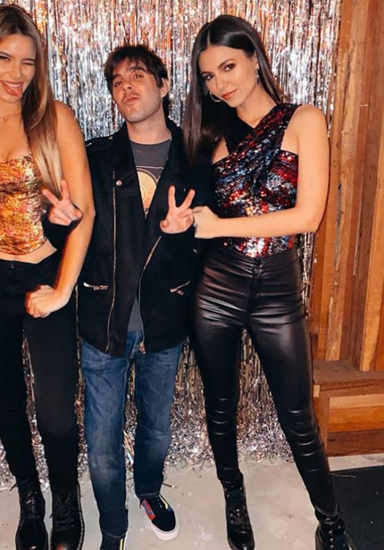 Victoria Justice Outfit 01/20/2020