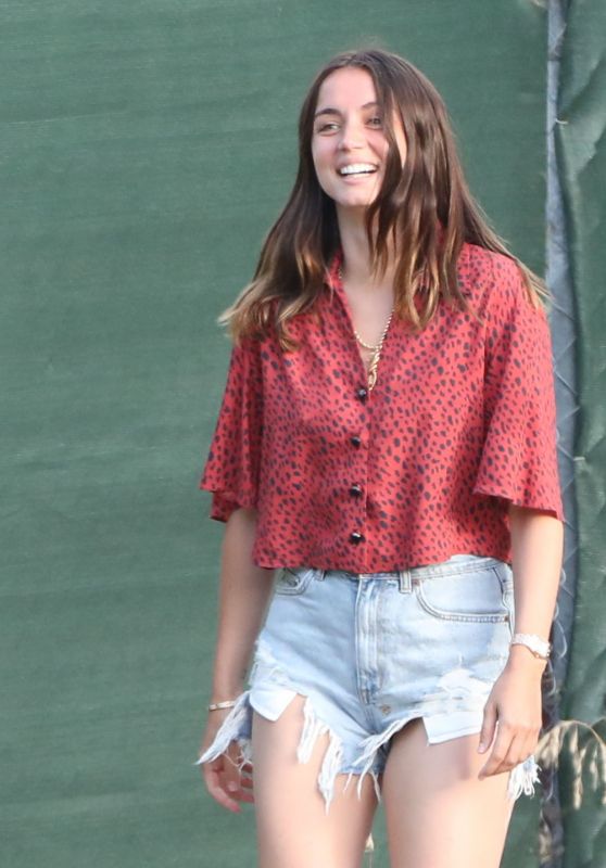 Ana De Armas - Out in Brentwood 06/04/2020