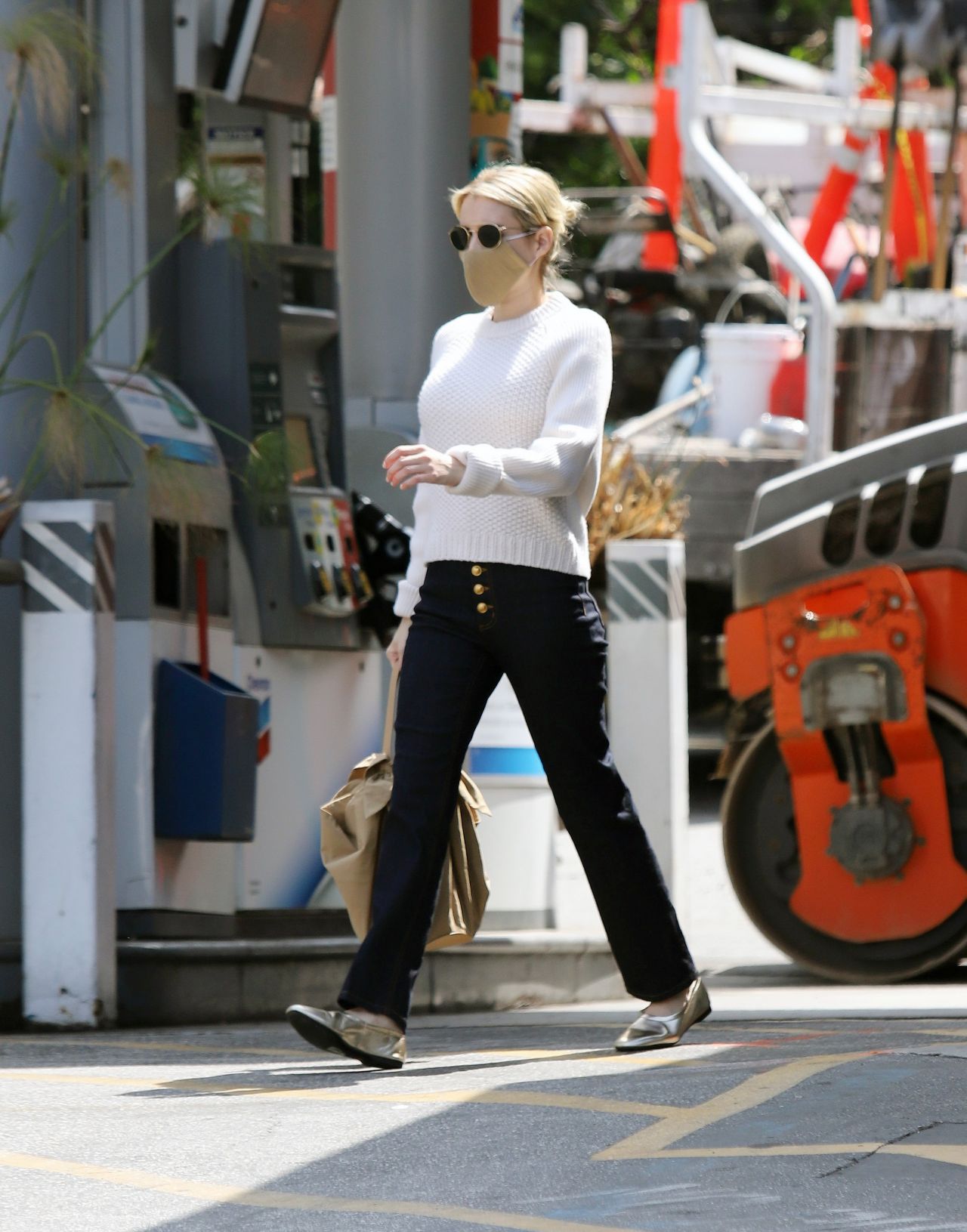 Emma Roberts LAX June 26, 2020 – Star Style