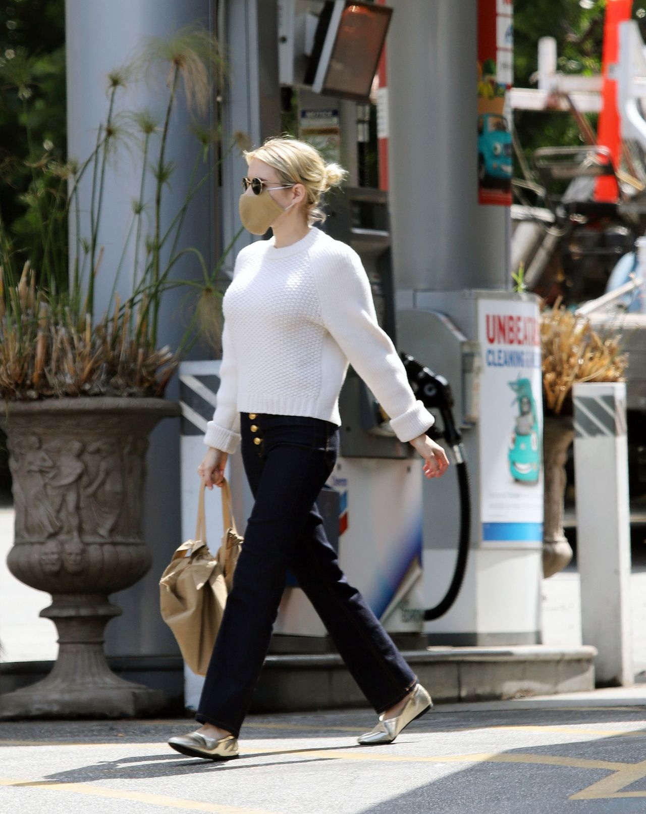Emma Roberts LAX June 26, 2020 – Star Style