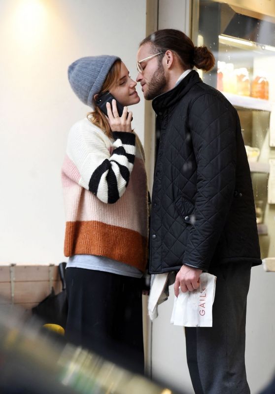 Emma Watson - Kissing Her Boyfriend Leo Robinton 04/24/2020