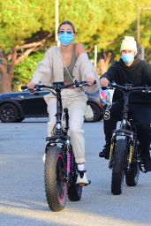 Hailey Bieber and Justin Bieber - Riding Electric Bikes in LA 06/14 ...