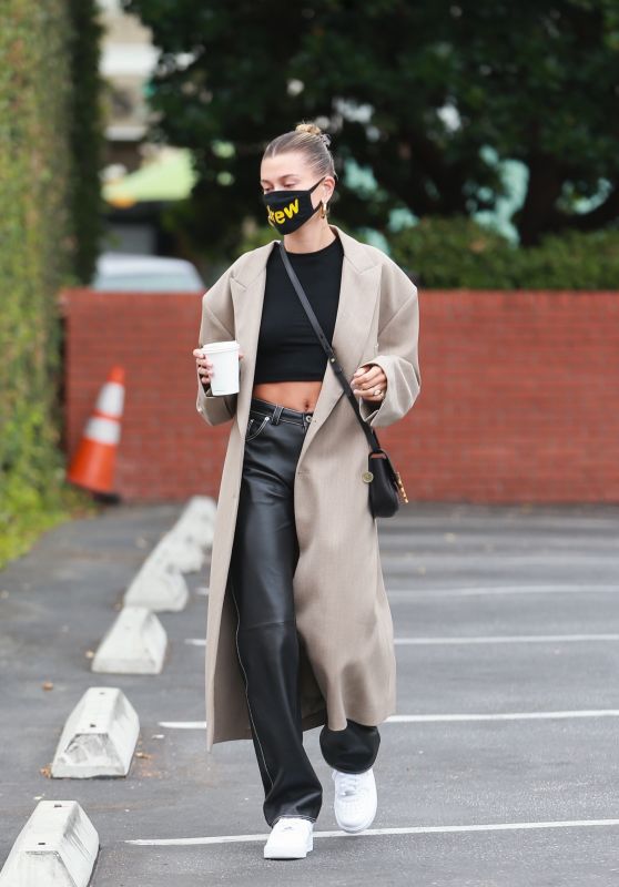 Hailey Bieber Chic Style - Blue Bottle Cafe in Beverly Hills 06/28/2020