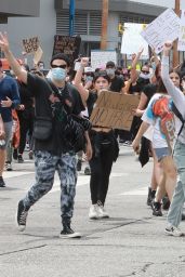 Halsey - Protesting With Yungblud in Hollywood 06/02/2020