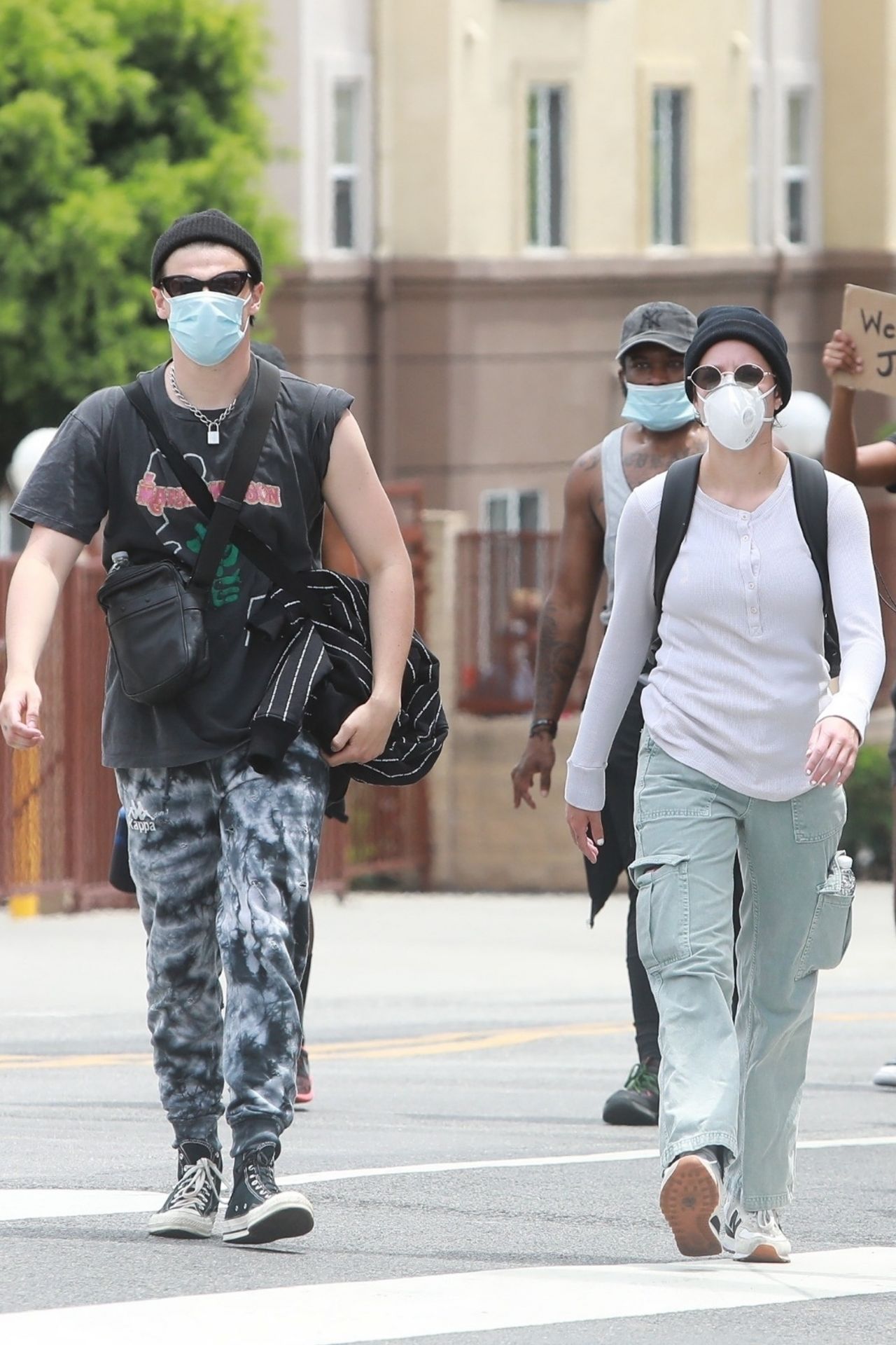 Halsey - Protesting With Yungblud in Hollywood 06/02/2020 • CelebMafia