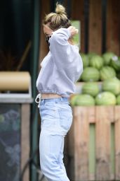 Hilary Duff - Whole Foods in Los Angeles 06/16/2020