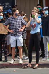 Ireland Baldwin - Protest in Van Nuys 06/01/2020