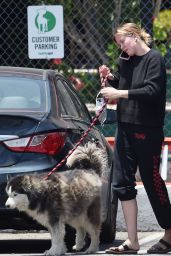 Ireland Baldwin - Taking Her Dog to the Groomers in LA 06/16/2020