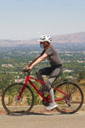 Isla Fisher Riding Her Bike - Los Angeles 06/07/2020