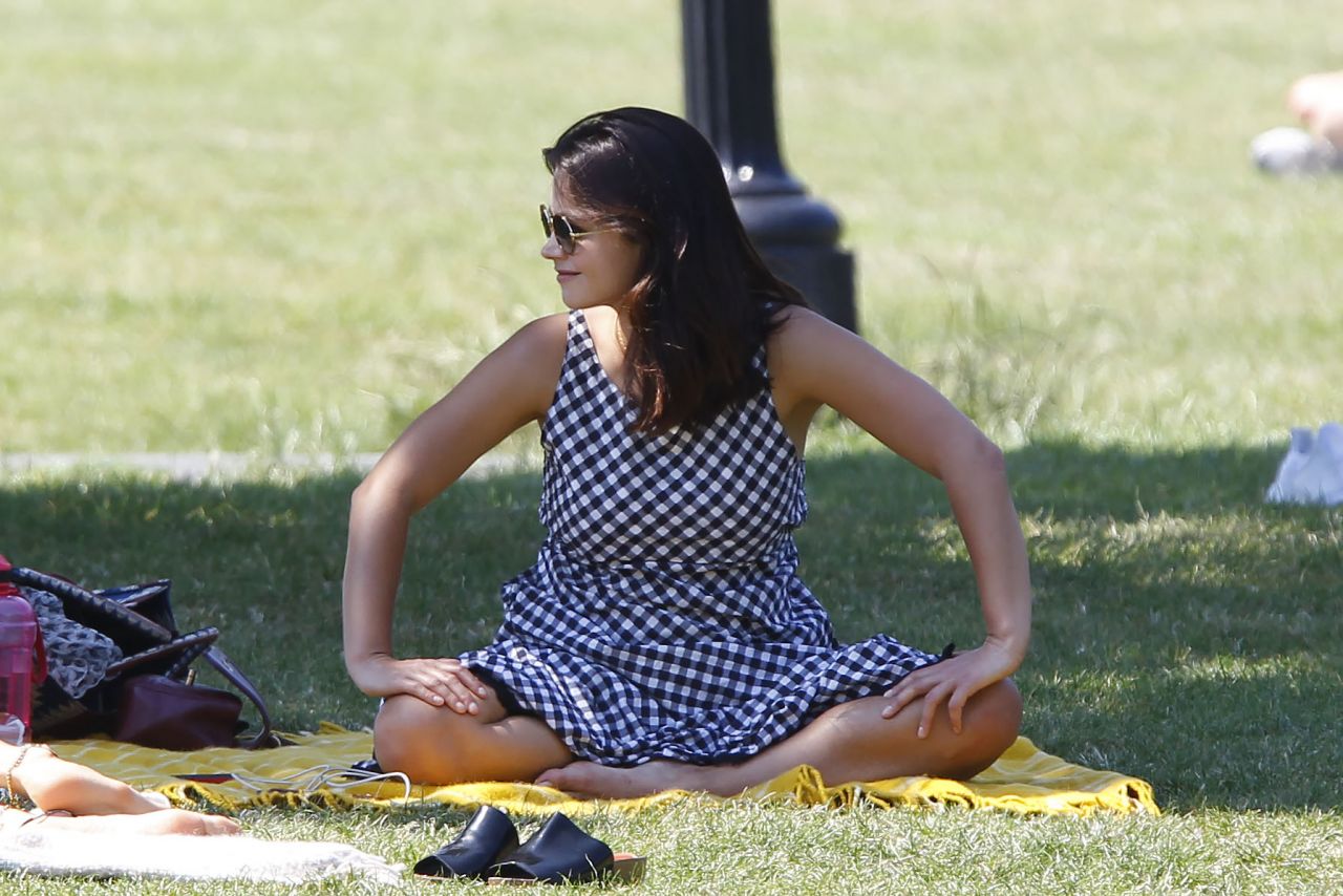Jenna Coleman - Out For a Picnic in London 06/25/2020 • CelebMafia