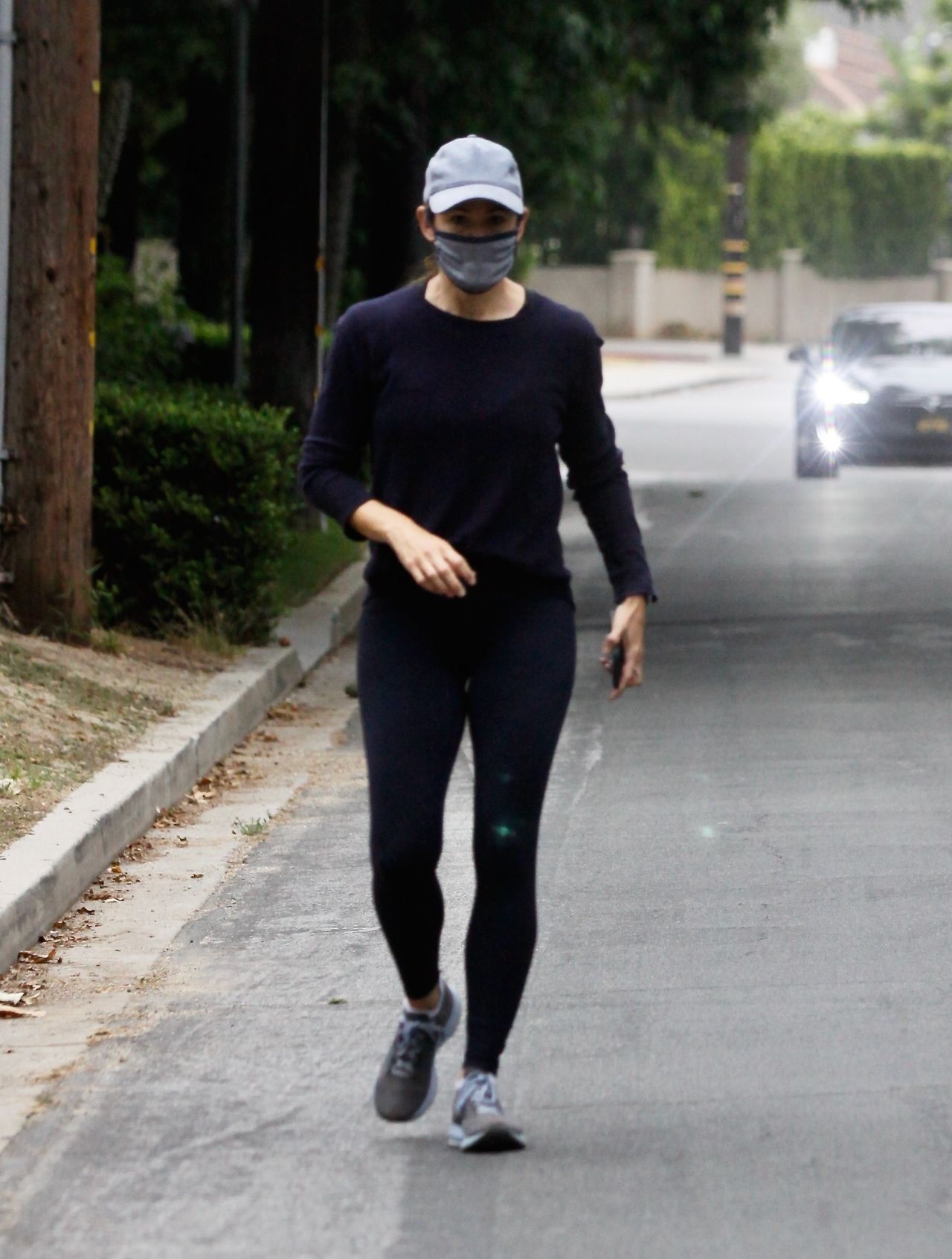 Jennifer Garner - Morning Walk in Brentwood 06/27/2020 • CelebMafia