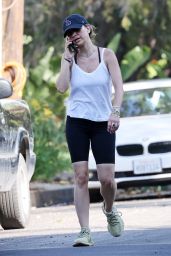 Jennifer Meyer - Chats on Her Phone in Pacific Palisades 06/03/2020
