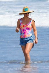 Kate Hudson - Beach in Malibu 06/22/2020