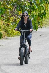 Kate Hudson - Bike Riding in Malibu 06/06/2020