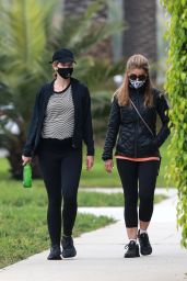 Katherine Schwarzenegger and Maria Shriver - Santa Monica 06/24/2020