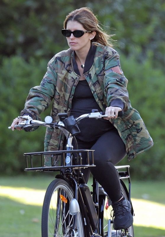 Katherine Schwarzenegger - Bbike Ride in Los Angeles 06/13/2020