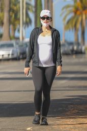 Katherine Schwarzenegger - Out on a Walk in Venice Beach 06/18/2020