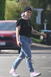 Kelly Osbourne - Heading to Grab Breakfast to Go in Studio City 06/25/2020