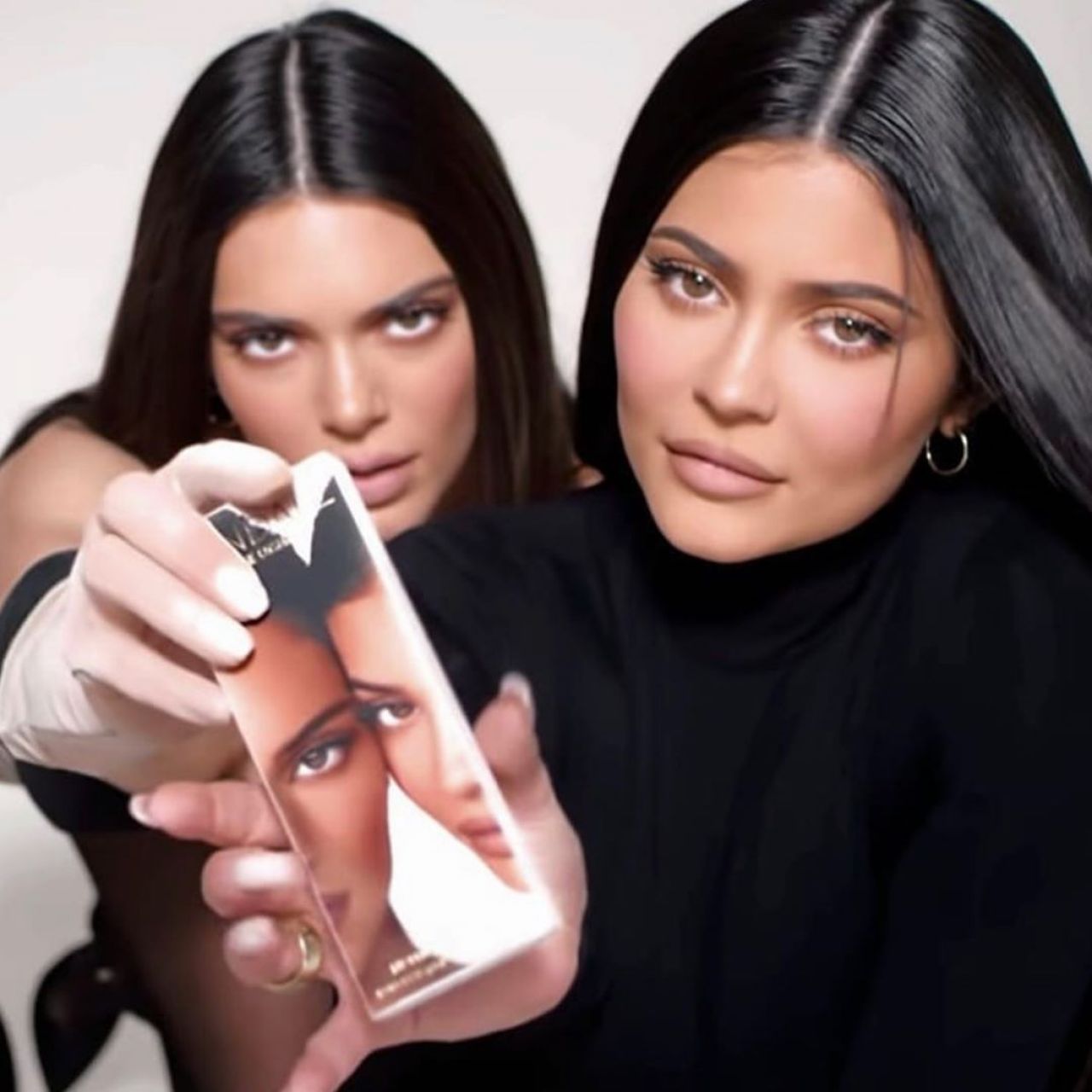 Kendall Jenner And Kylie Jenner Kendall X Kylie 626 Kylie Cosmetics 2020 • Celebmafia