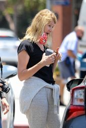 Laura Dern - Out in Brentwood 06/04/2020
