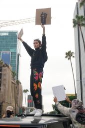 Madison Beer - Protesting in Hollywood 06/01/2020